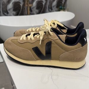 V-Logo Tan and Black Men's Sneakers